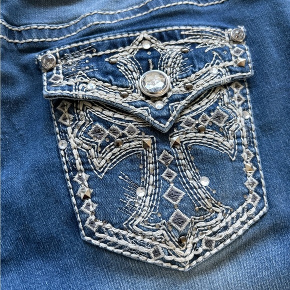ATP. 9 Women's 10 Blue Denim Capri Cross Rhinestone Embellished Jeans - Picture 3 of 7
